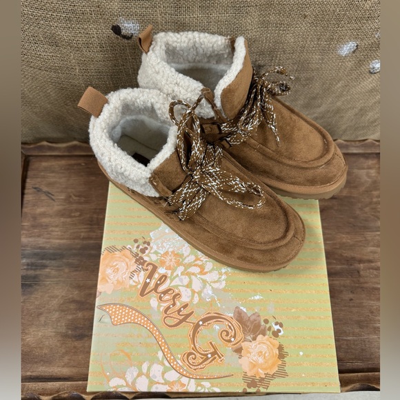NIB, Moccasin, Sherpa Interior, faux Suede , Style: Cherilyn, Very G, Brown - Picture 6 of 6